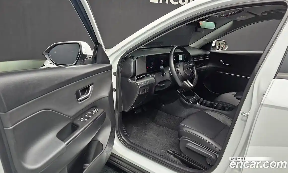 Hyundai Kona 2023 1.6 автомат (гидро), фото 13