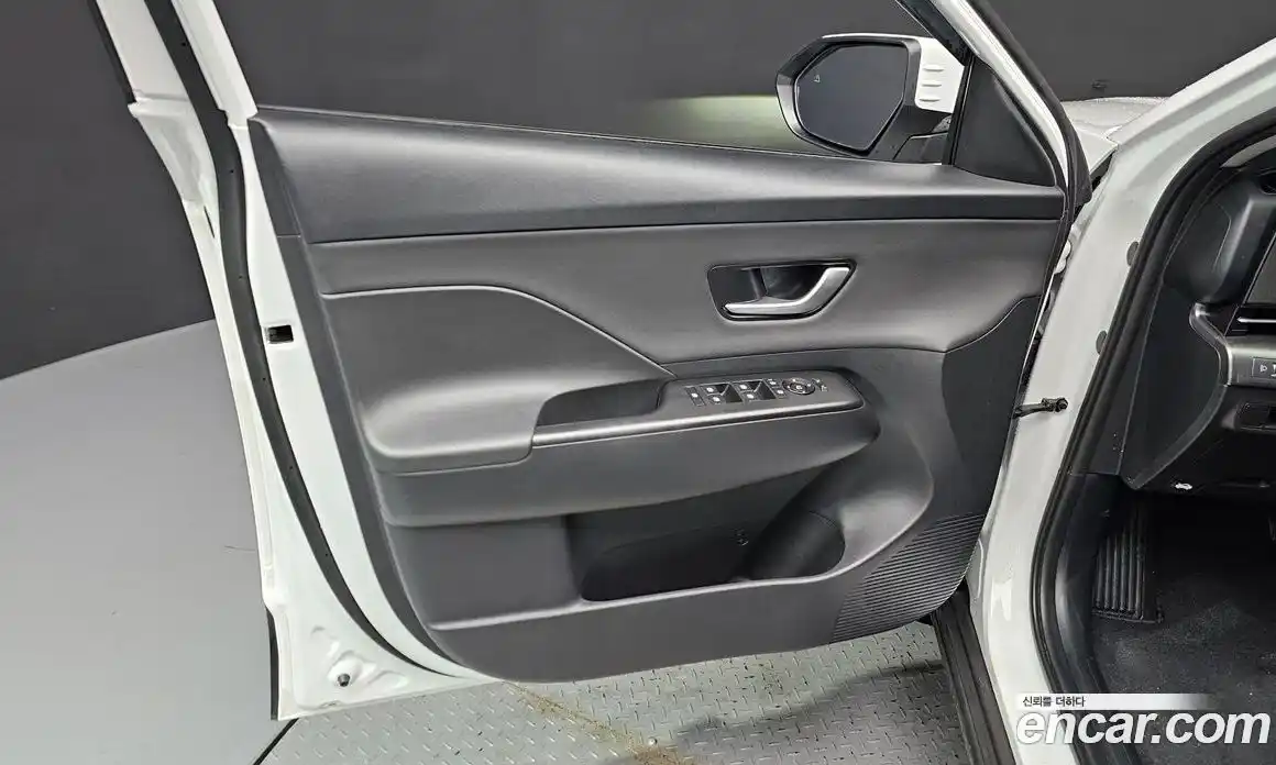 Hyundai Kona 2023 1.6 автомат (гидро), фото 14