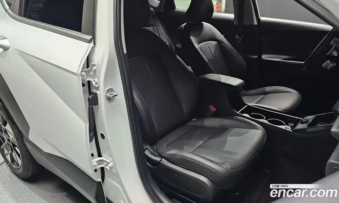 Hyundai Kona 2023 1.6 автомат (гидро), фото 17