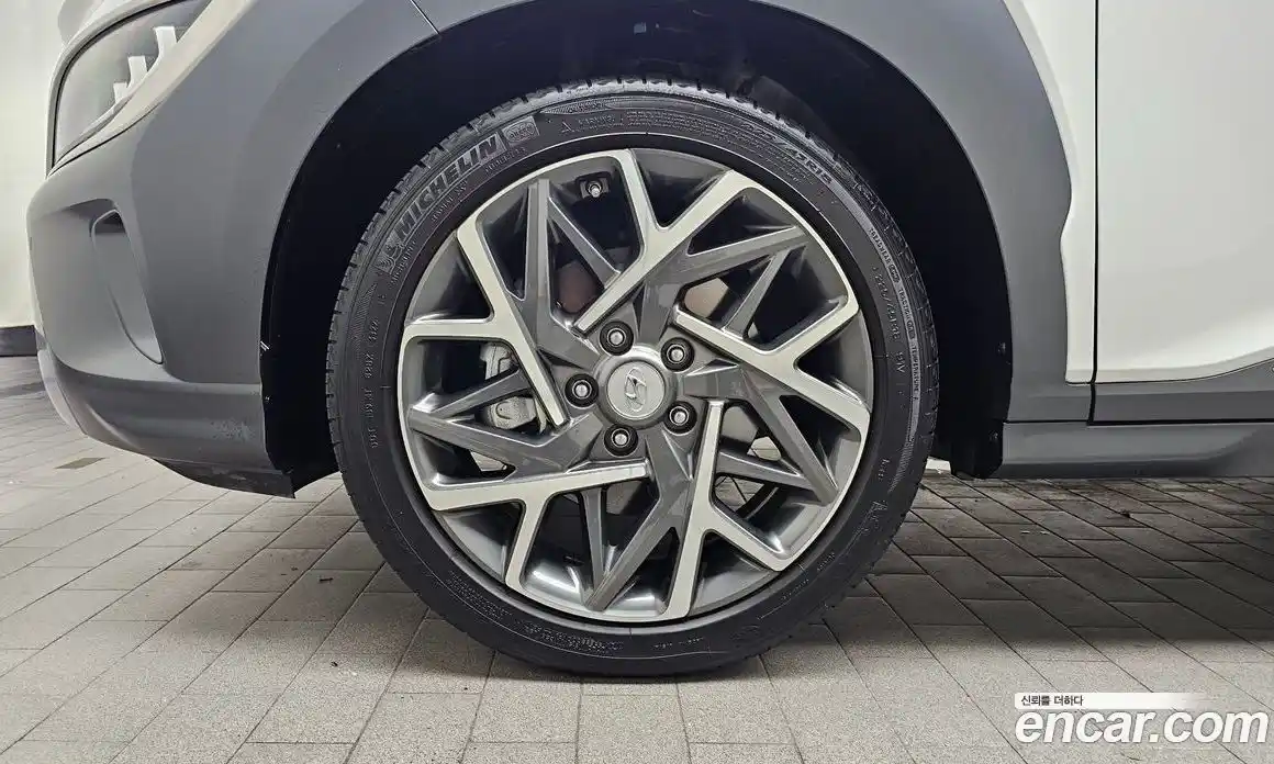 Hyundai Kona 2023 1.6 автомат (гидро), фото 5