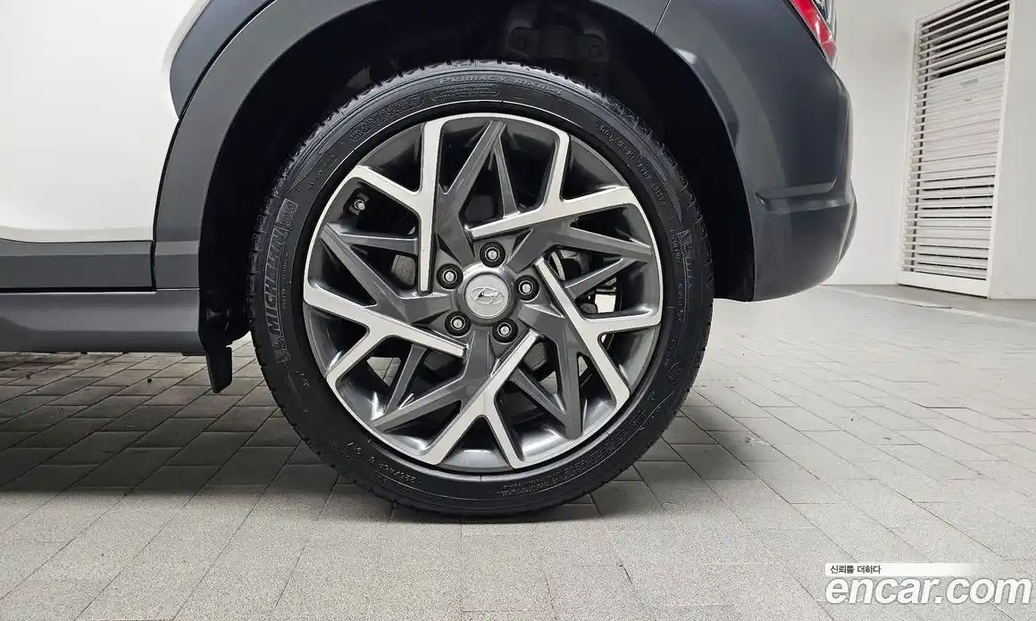 Hyundai Kona 2023 1.6 автомат (гидро), фото 7