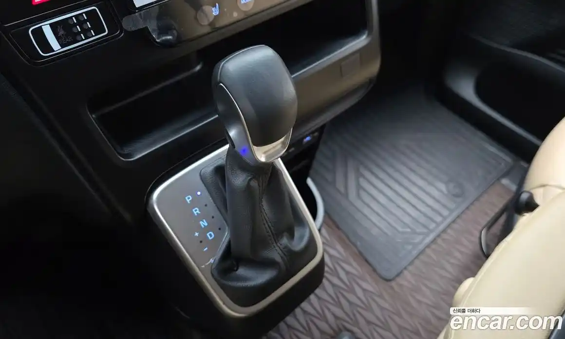 Hyundai Staria 2022 2.2 автомат (гидро), фото 12