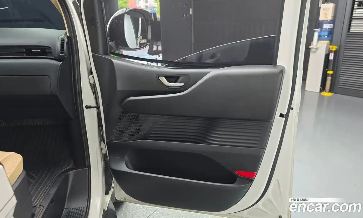Hyundai Staria 2022 2.2 автомат (гидро), фото 15