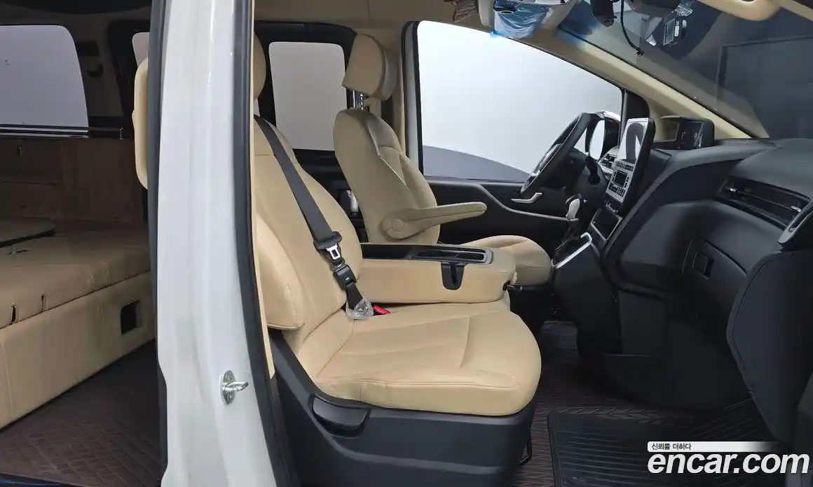 Hyundai Staria 2022 2.2 автомат (гидро), фото 16