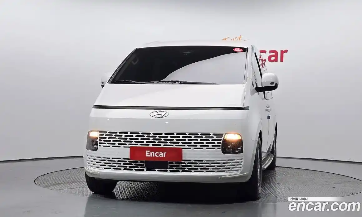 Hyundai Staria 2022 2.2 автомат (гидро), фото 3