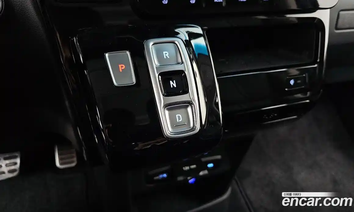 Hyundai Staria 2024 1.6 автомат (гидро), фото 11
