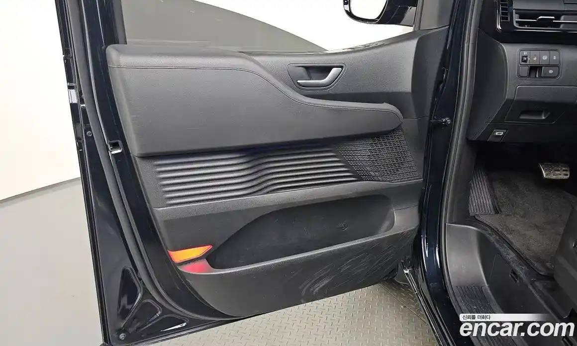 Hyundai Staria 2024 1.6 автомат (гидро), фото 13