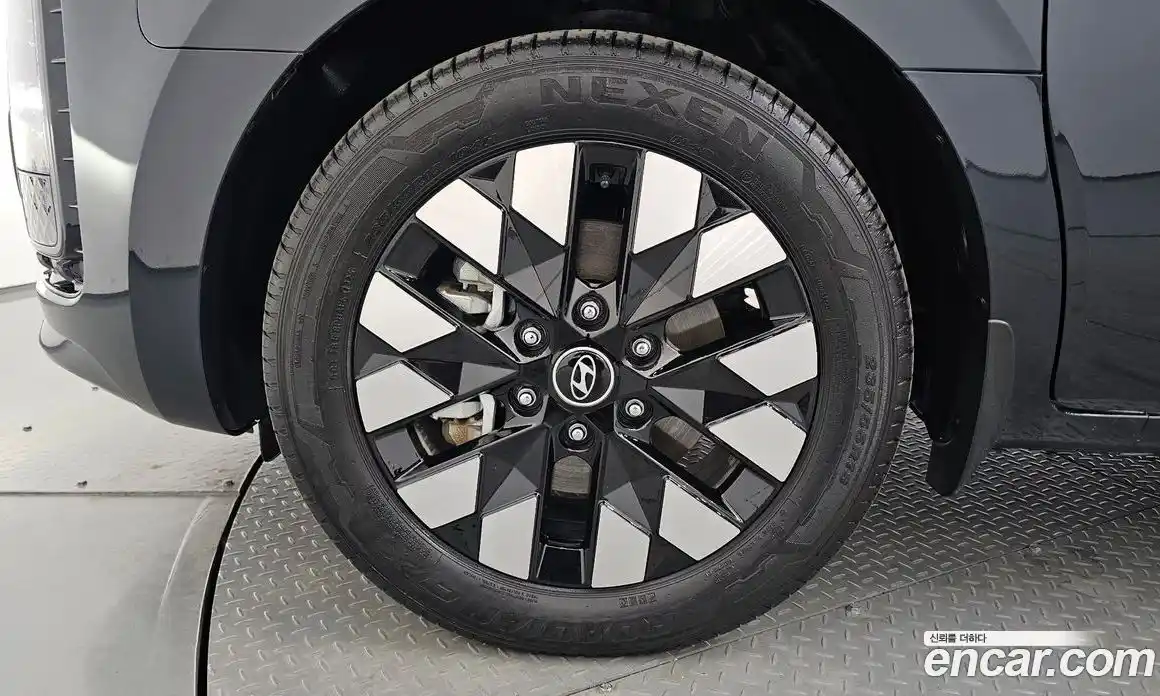 Hyundai Staria 2024 1.6 автомат (гидро), фото 4