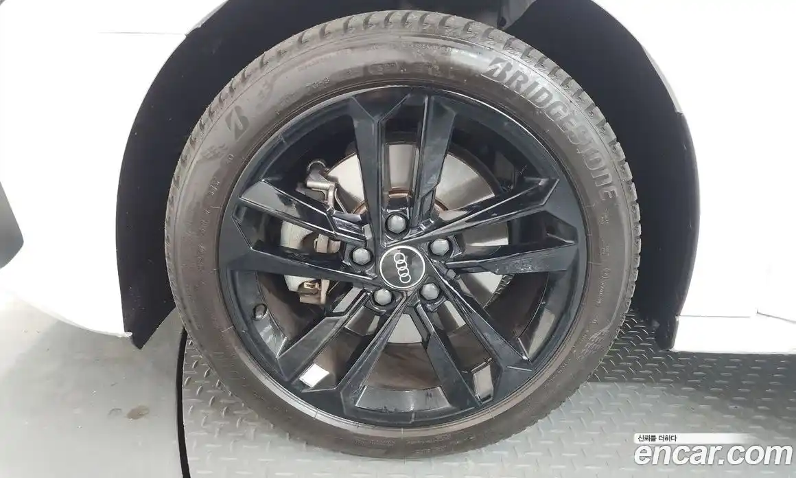 Audi A3 2023 2.0 автомат (гидро), фото 5