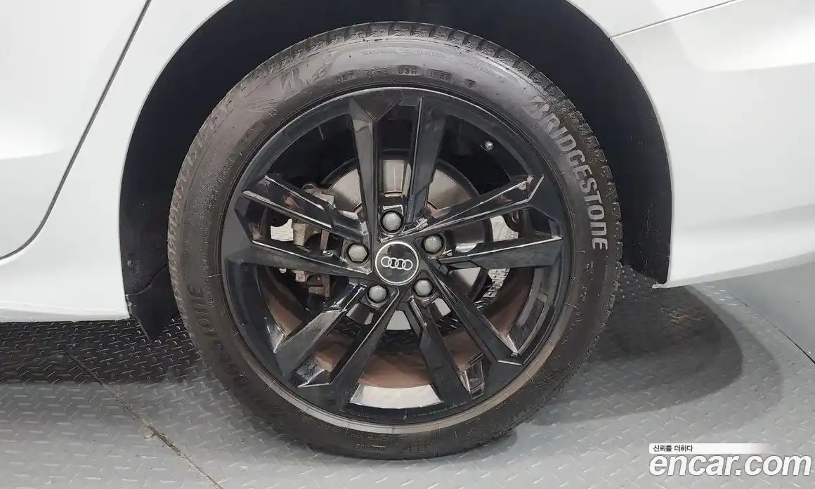 Audi A3 2023 2.0 автомат (гидро), фото 7