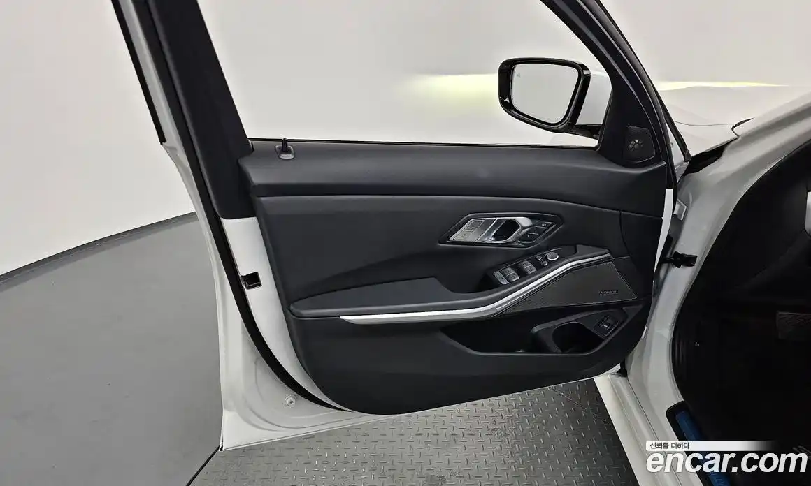 BMW 3 серия 2024 2.0 автомат (гидро), фото 14