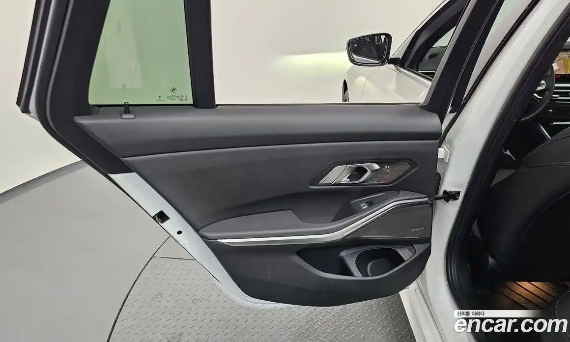 BMW 3 серия 2024 2.0 автомат (гидро), фото 15