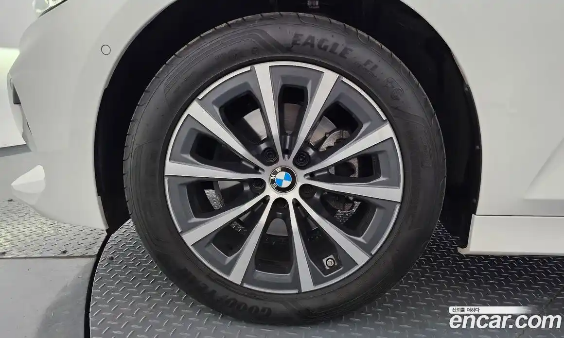 BMW 3 серия 2024 2.0 автомат (гидро), фото 5