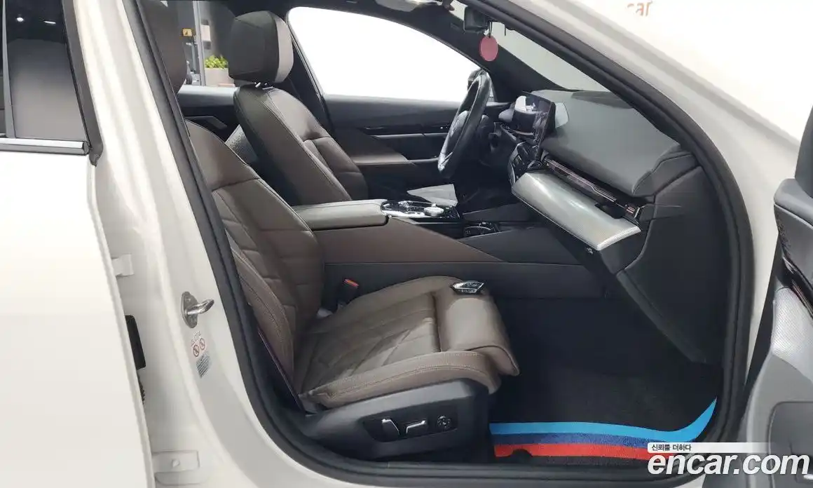 BMW 5-Series 2024 2.0 гидро, фото 16