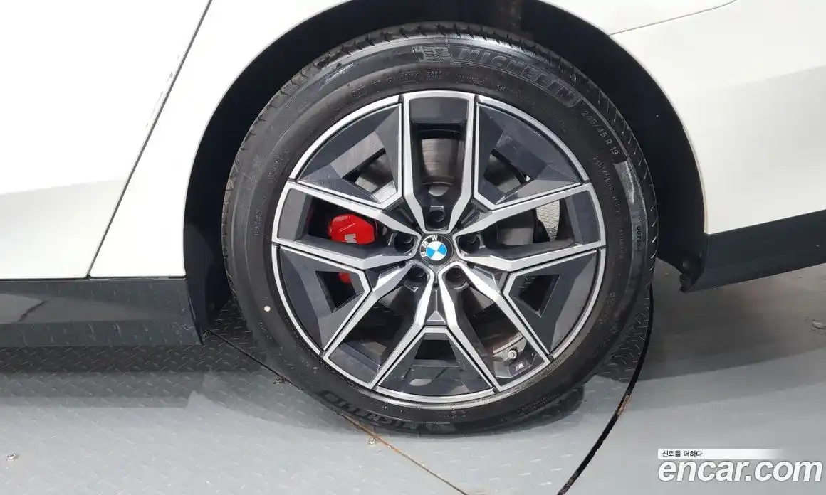 BMW 5-Series 2024 2.0 гидро, фото 7