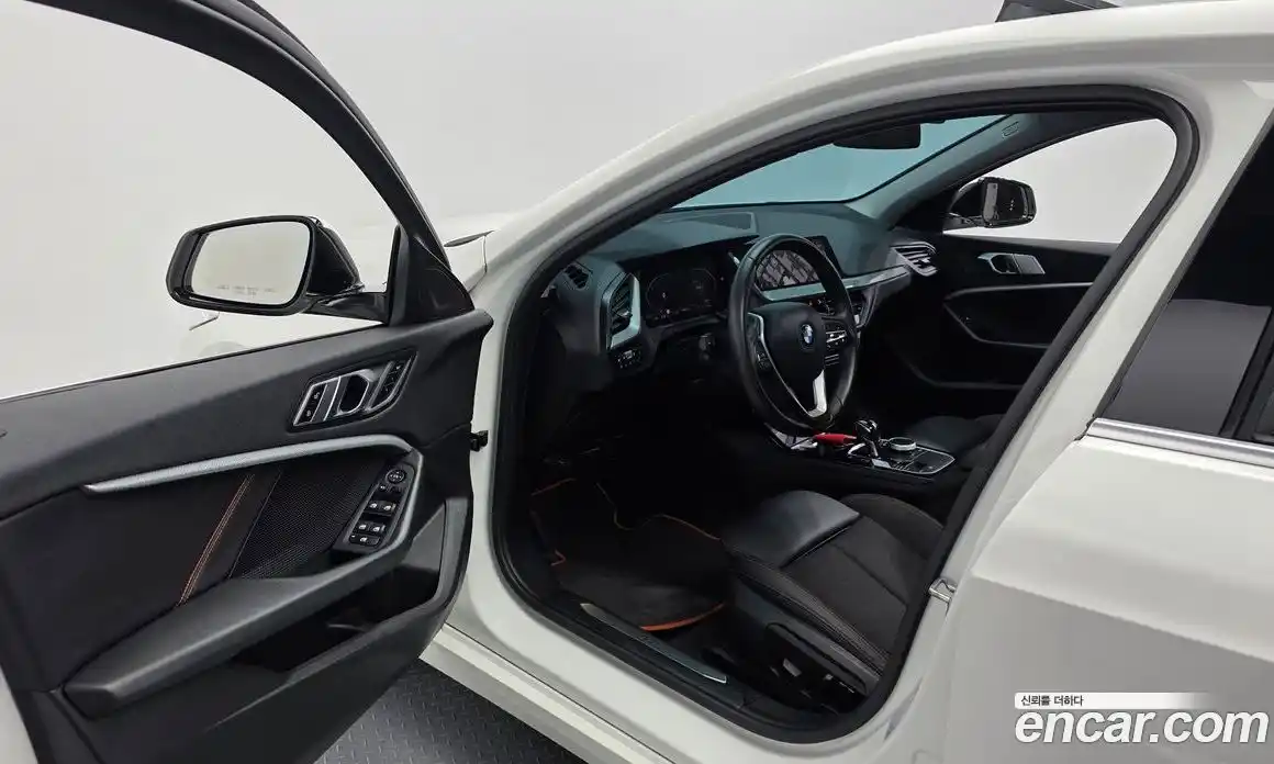 BMW 1 серия 2021 2.0 автомат (гидро), фото 13