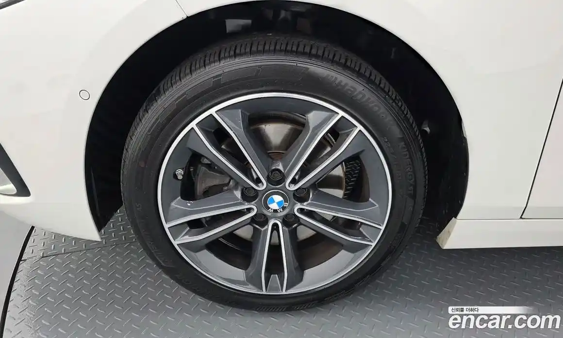 BMW 1 серия 2021 2.0 автомат (гидро), фото 5