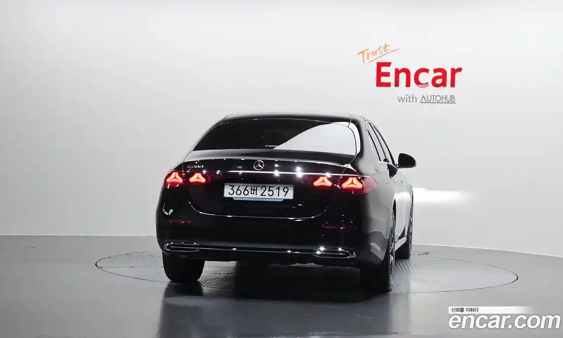 Mercedes-Benz E-Class 2025 2.0 гидро, фото 4