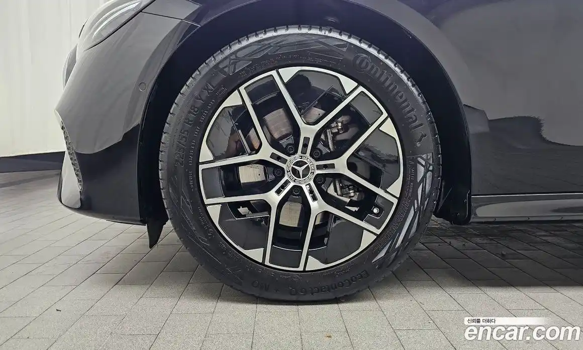 Mercedes-Benz E-Class 2025 2.0 гидро, фото 5
