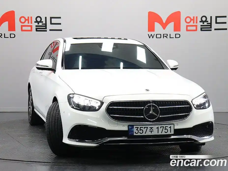 Mercedes-Benz E-Class 2023 2.0 гидро, фото 3