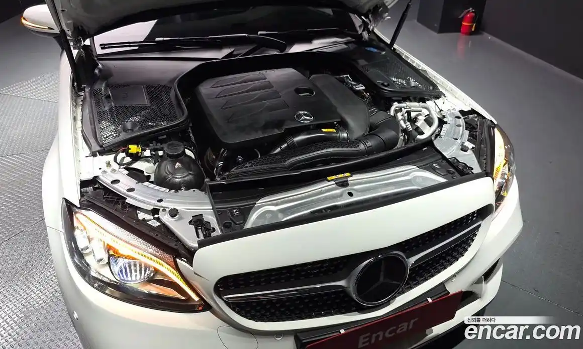Mercedes-Benz C-Class 2023 2.0 гидро, фото 6