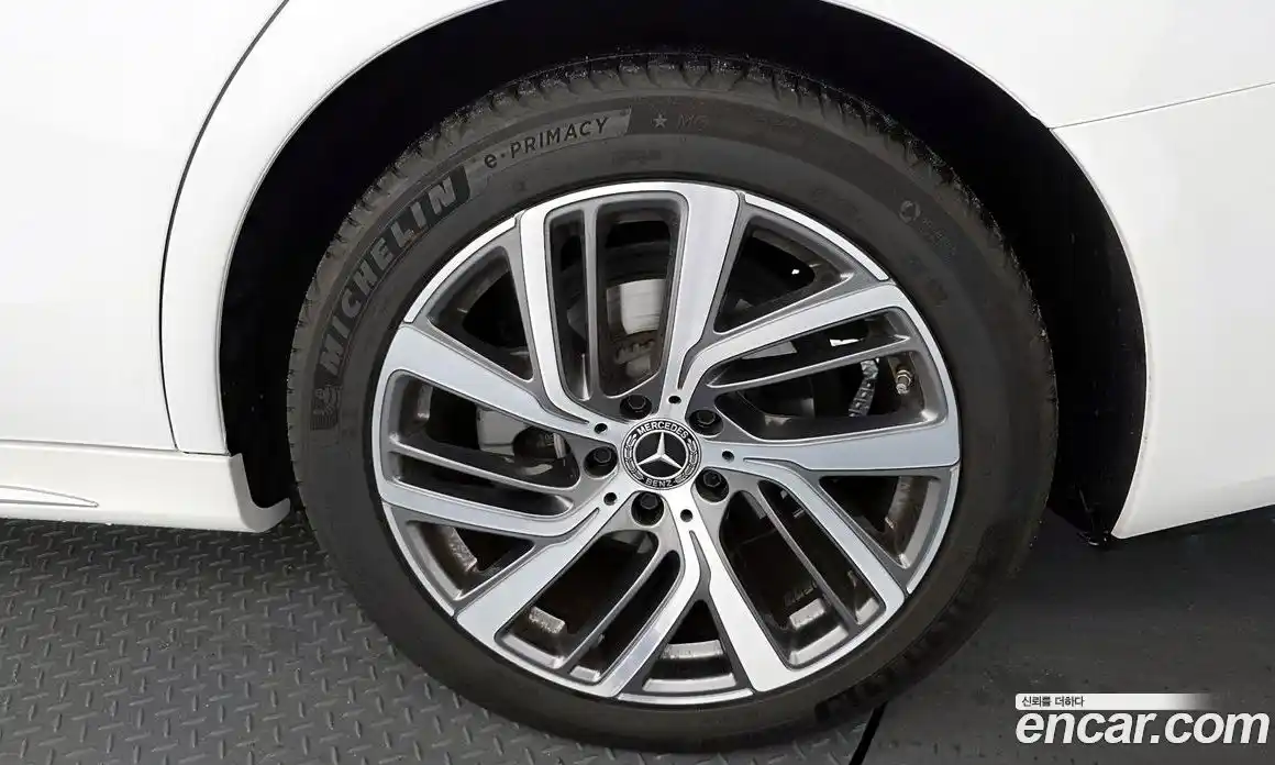 Mercedes-Benz E-Class 2024 2.0 гидро, фото 7