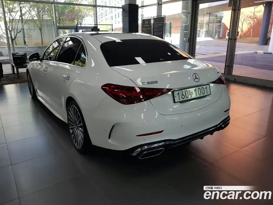 Mercedes-Benz C-Class 2023 2.0 гидро, фото 3