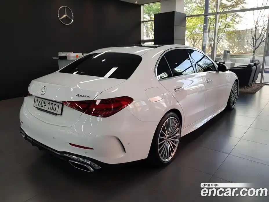Mercedes-Benz C-Class 2023 2.0 гидро, фото 4