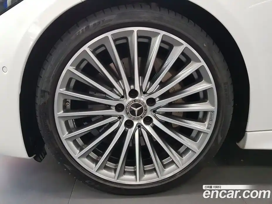 Mercedes-Benz C-Class 2023 2.0 гидро, фото 5