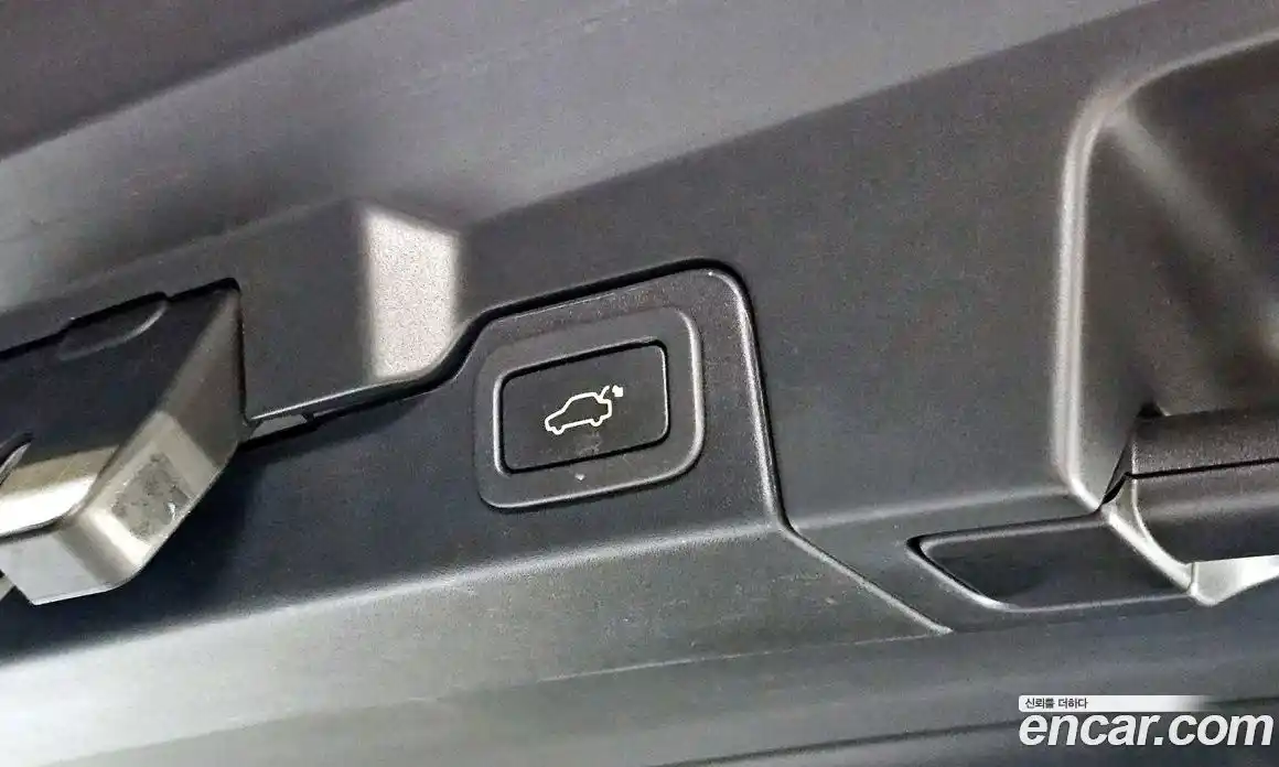 Land Rover Range Rover Evoque 2018 2.0 автомат (гидро), фото 23
