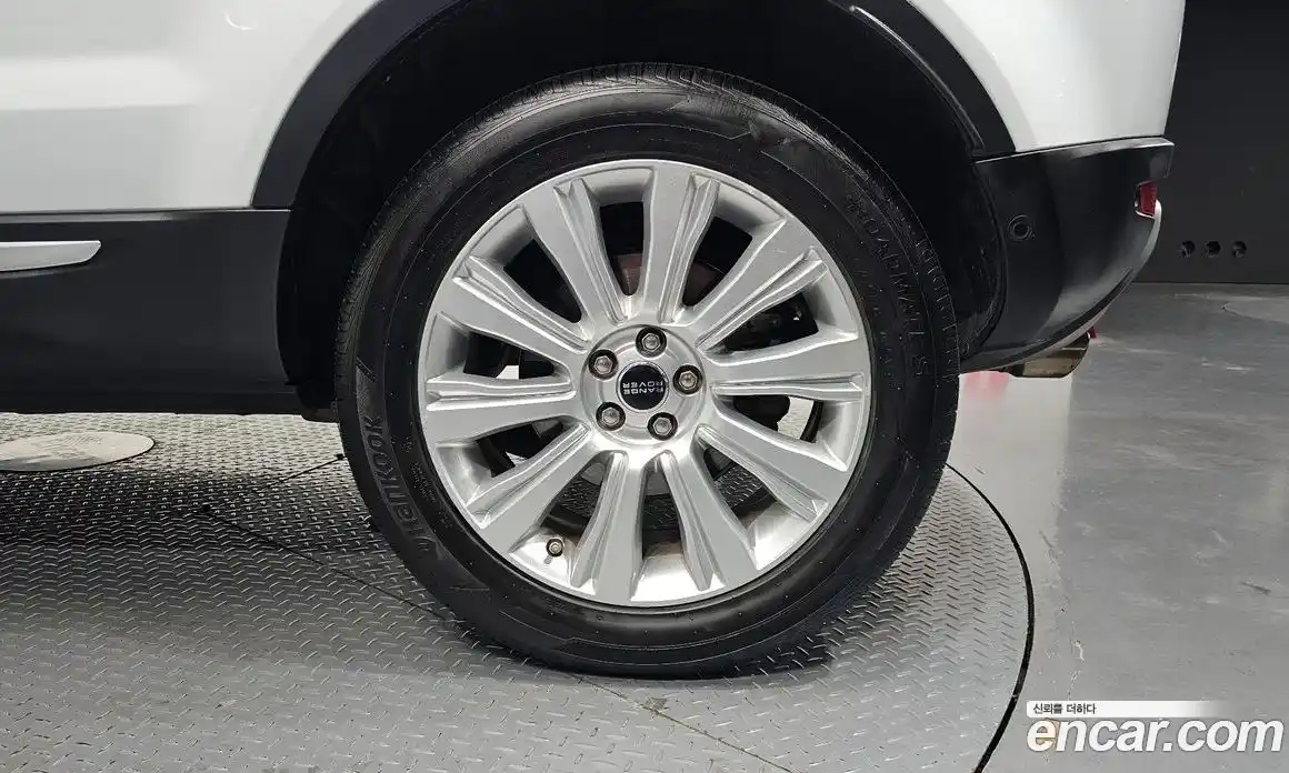 Land Rover Range Rover Evoque 2018 2.0 автомат (гидро), фото 6