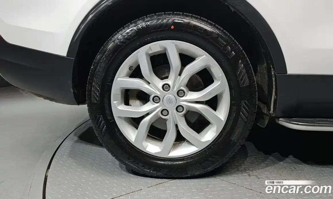 Land Rover Discovery 2018 2.0 автомат (гидро), фото 5