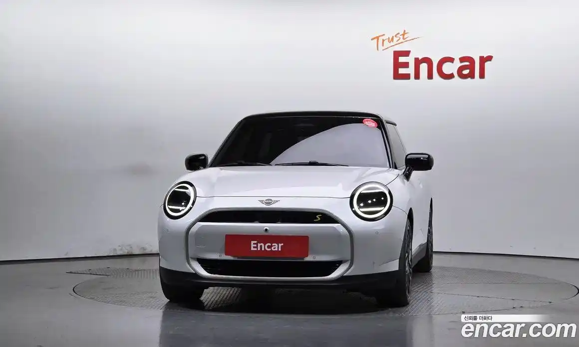 Mini Cooper 2024 0.1 автомат (гидро), фото 3