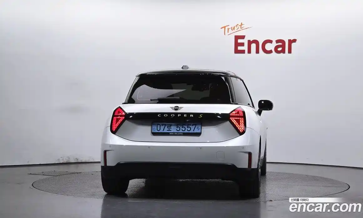 Mini Cooper 2024 0.1 автомат (гидро), фото 4