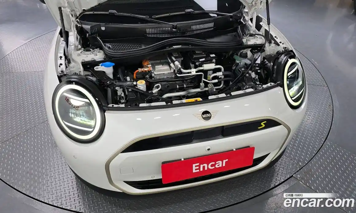 Mini Cooper 2024 0.1 автомат (гидро), фото 6