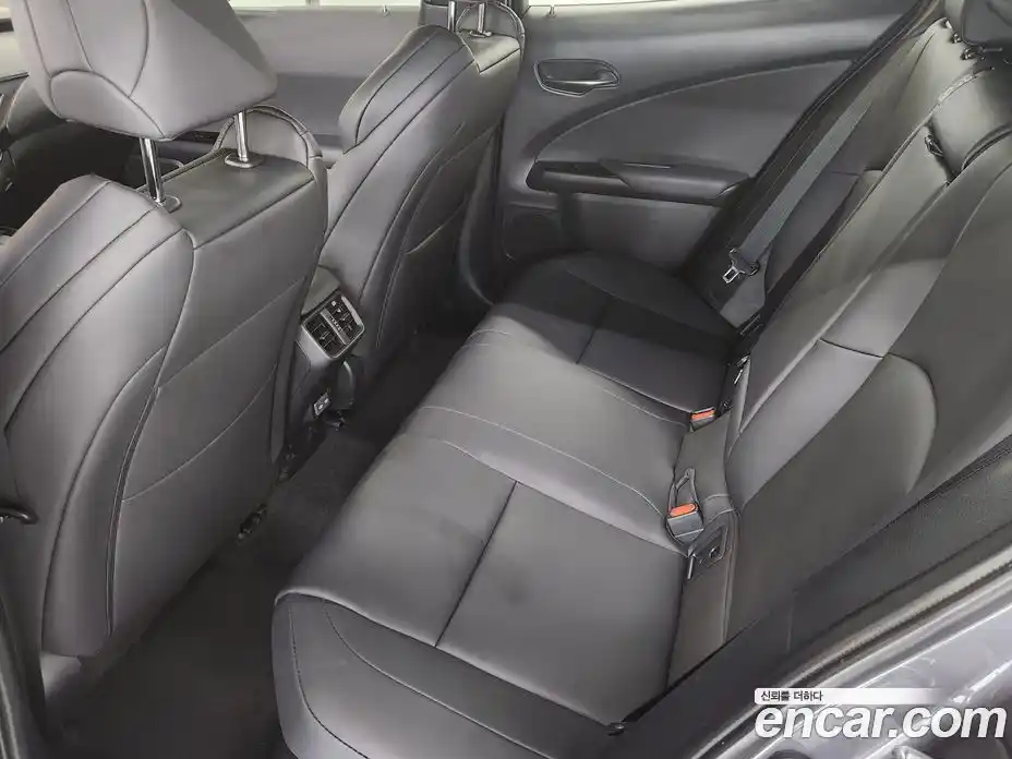 Lexus UX 2025 2.0 вариатор, фото 11