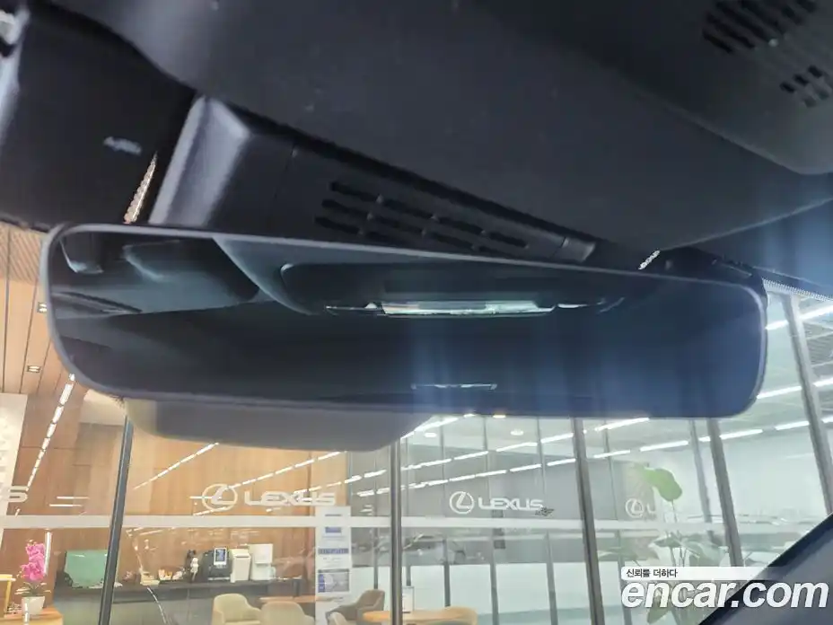 Lexus UX 2025 2.0 вариатор, фото 14
