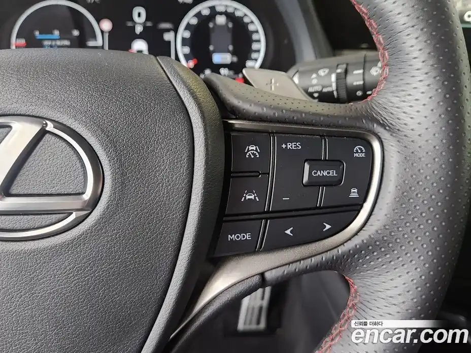 Lexus UX 2025 2.0 вариатор, фото 16