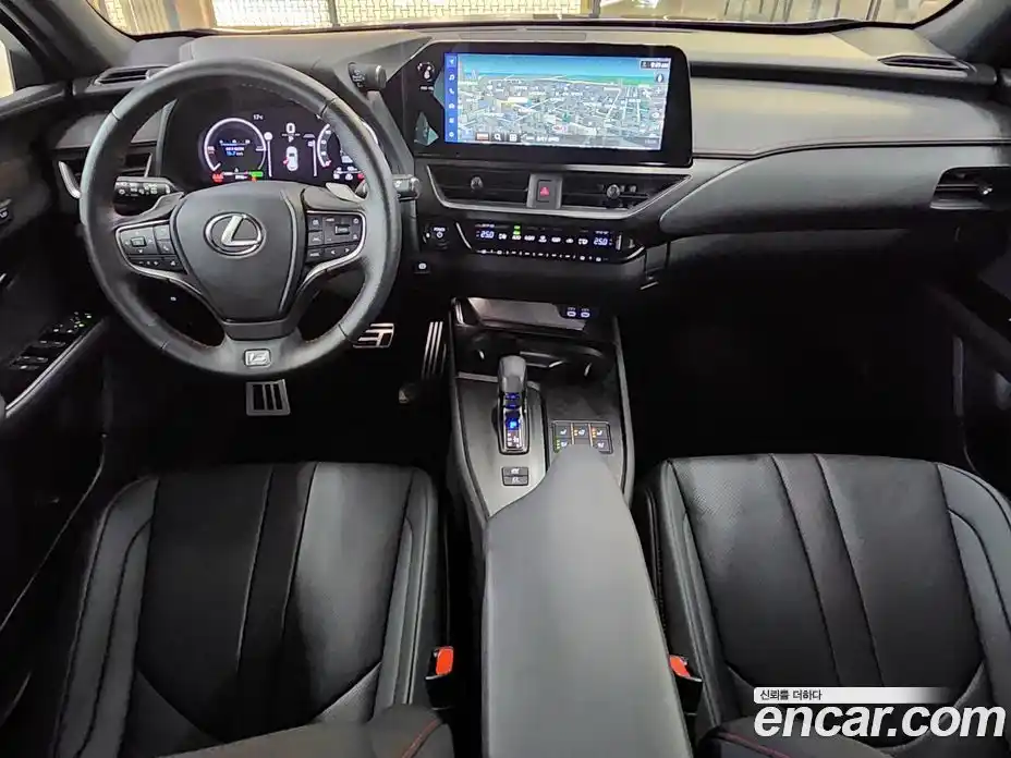 Lexus UX 2025 2.0 вариатор, фото 7