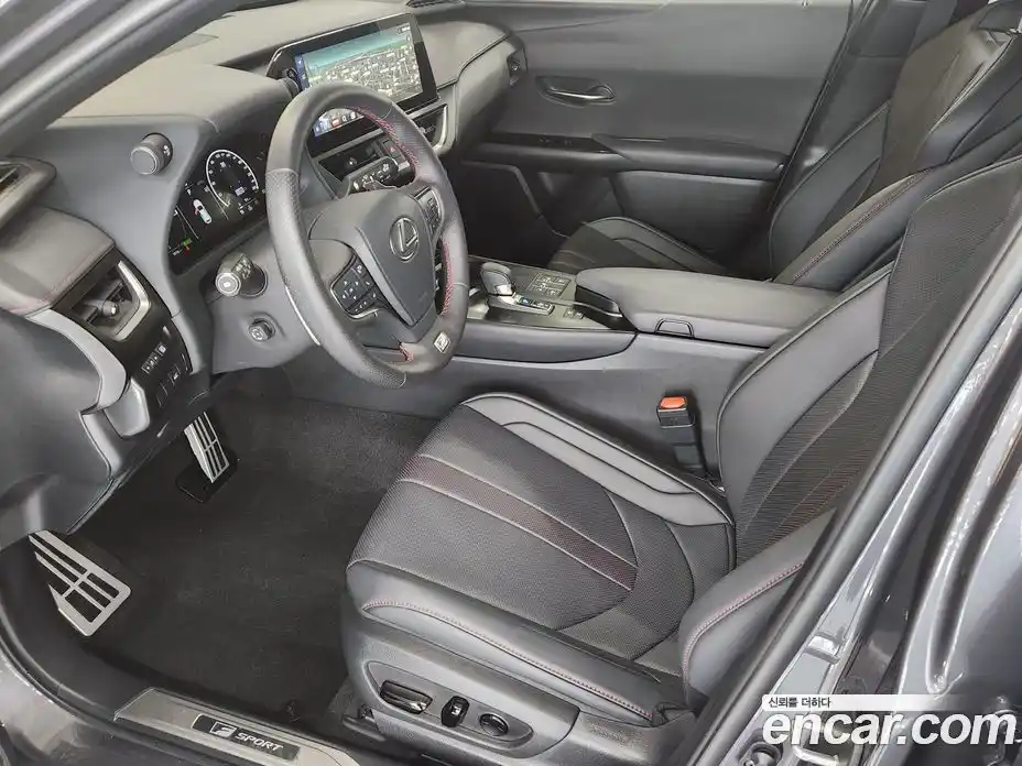 Lexus UX 2025 2.0 вариатор, фото 10