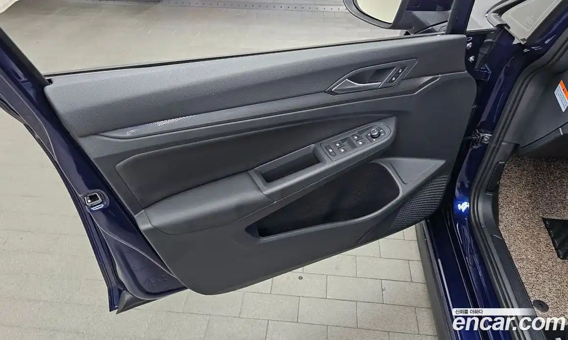 Volkswagen Golf 2024 2.0 автомат (гидро), фото 14