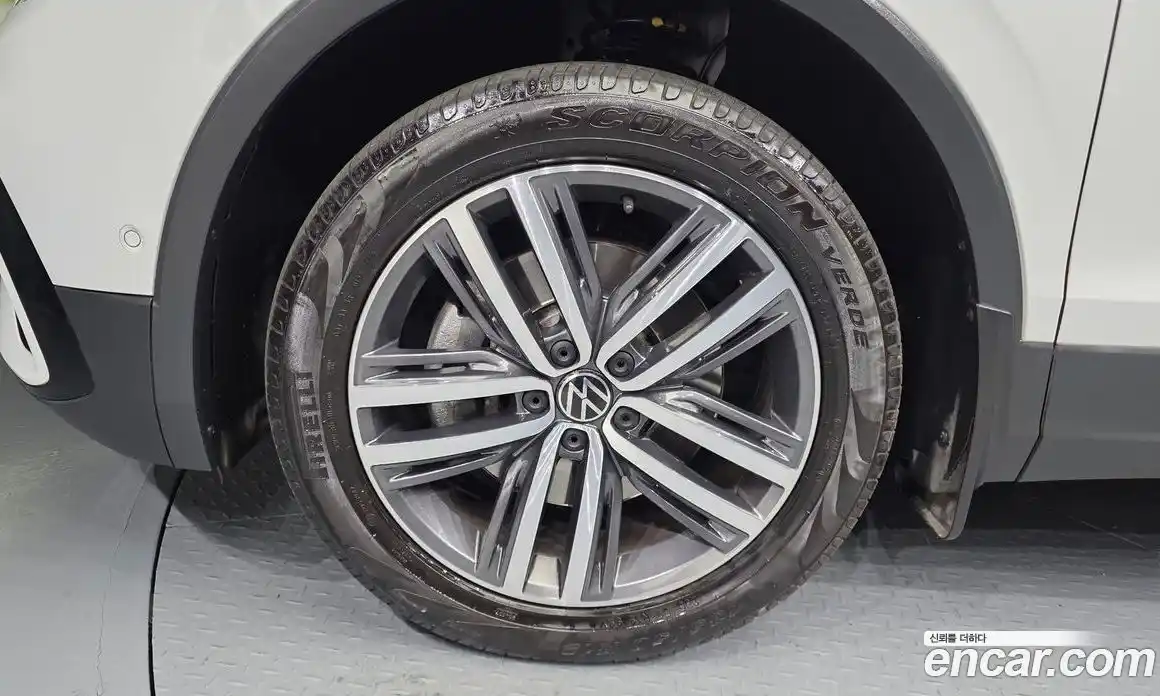Volkswagen Tiguan 2023 2.0 автомат (гидро), фото 5