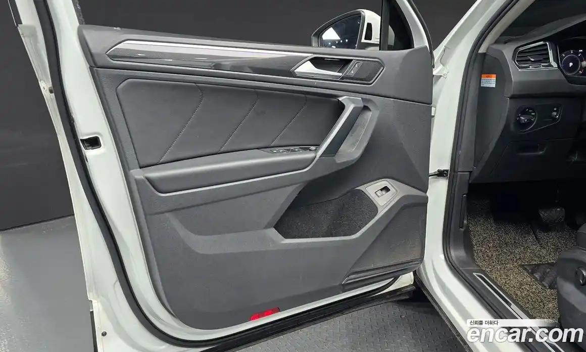 Volkswagen Tiguan 2022 2.0 автомат (гидро), фото 13
