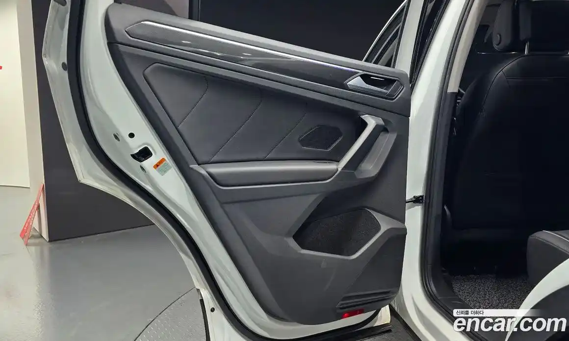 Volkswagen Tiguan 2022 2.0 автомат (гидро), фото 14