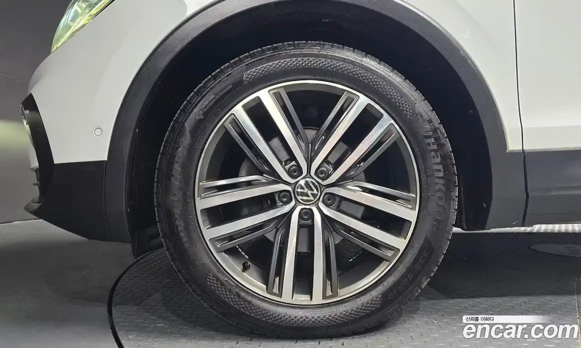 Volkswagen Tiguan 2022 2.0 автомат (гидро), фото 4