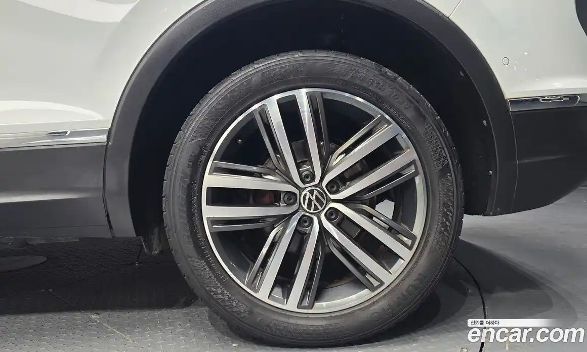 Volkswagen Tiguan 2022 2.0 автомат (гидро), фото 6