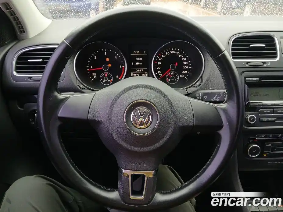 Volkswagen Golf 2011 2.0 автомат (гидро), фото 14