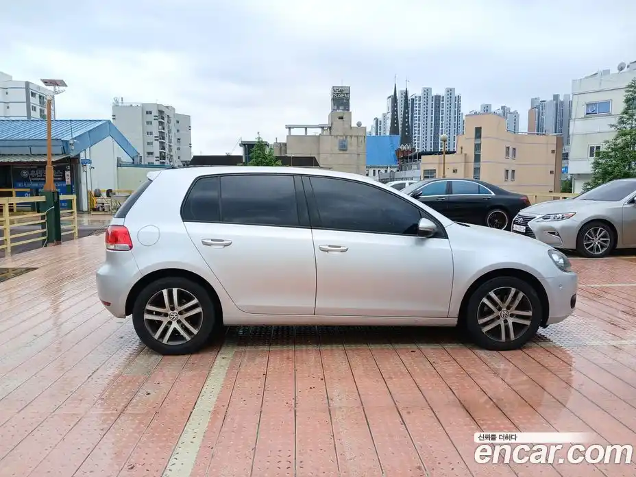 Volkswagen Golf 2011 2.0 автомат (гидро), фото 6