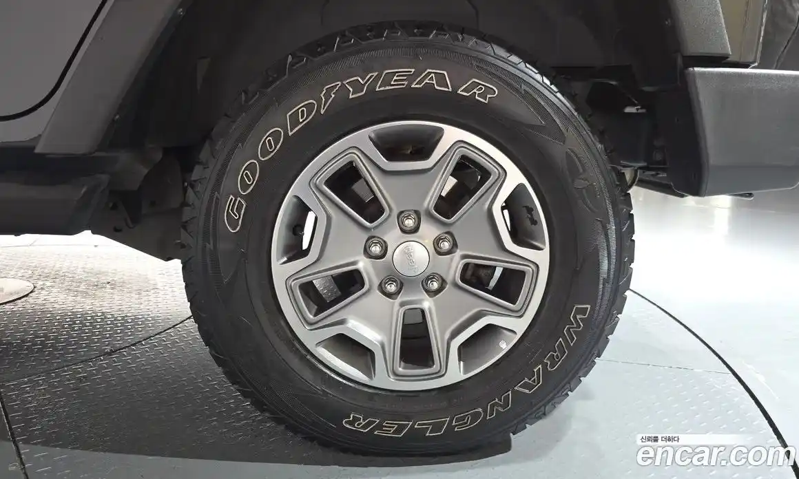 Jeep Wrangler 2016 3.6 автомат (гидро), фото 7