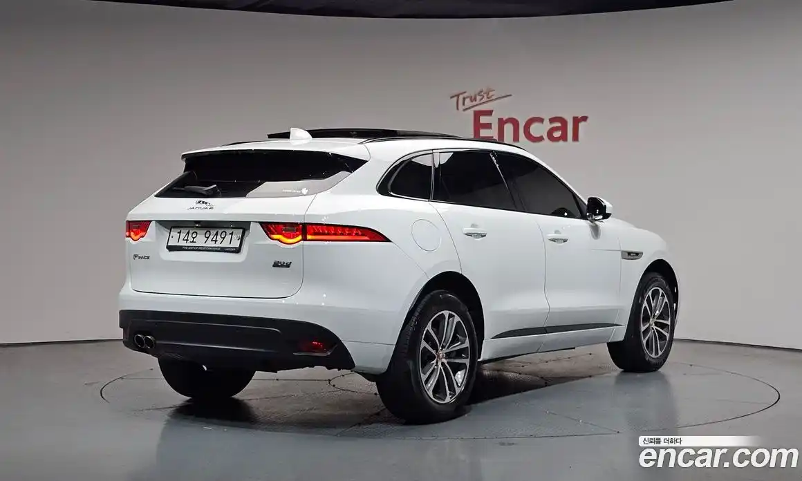 Jaguar F-Pace 2019 2.0 гидро, фото 1